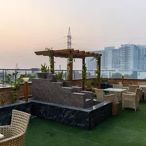 *** Hotel Platinum Palace Near Medanta Hospital Sector38 India